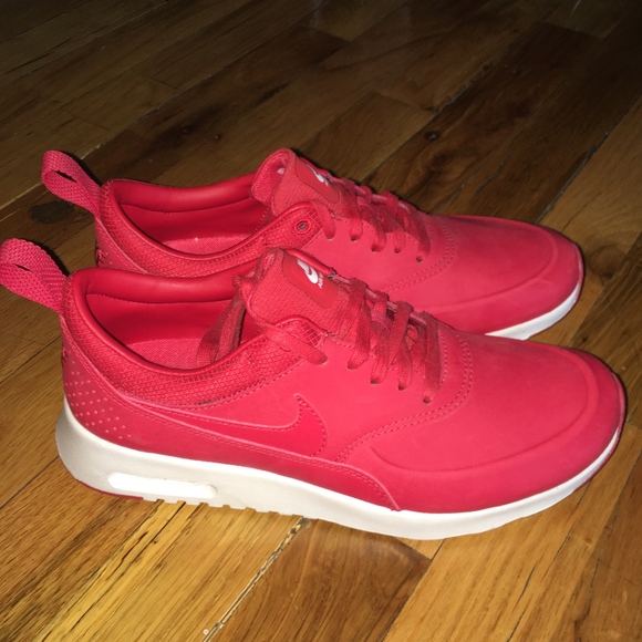 Nike Shoes - Wmns Sz 7 Nike Air Max Thea PRM